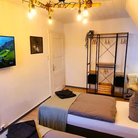 Elite-apartment Am Hauptbahnhof Mit Kueche,privat-parkplatz,waschmaschine Und 5g Wlan Fuer 6 Personen Lägenhet