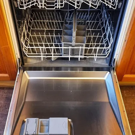 Elite-apartment Am Hauptbahnhof Mit Kueche,privat-parkplatz,waschmaschine Und 5g Wlan Fuer 6 Personen Appartamento *