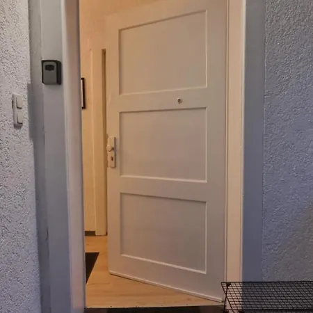 Elite-apartment Am Hauptbahnhof Mit Kueche,privat-parkplatz,waschmaschine Und 5g Wlan Fuer 6 Personen Apartment
